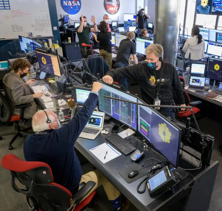 Webb Engineering Teams Celebrate at Space Telescope Science Institute